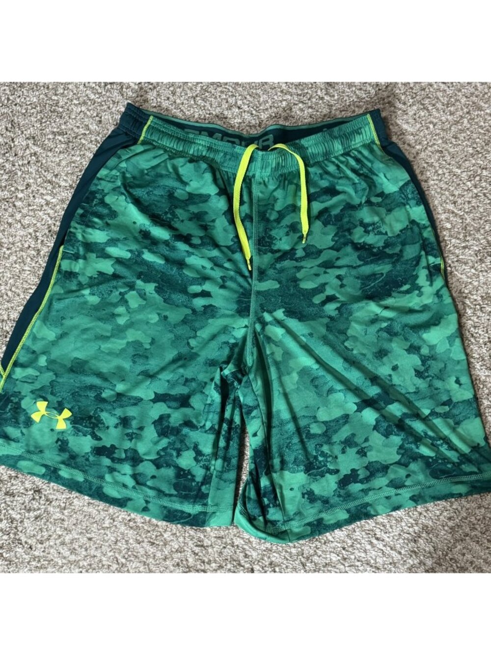 Under Armour Activewear Gym Shorts Men's LG Loose Fit Green Camo Drawstring